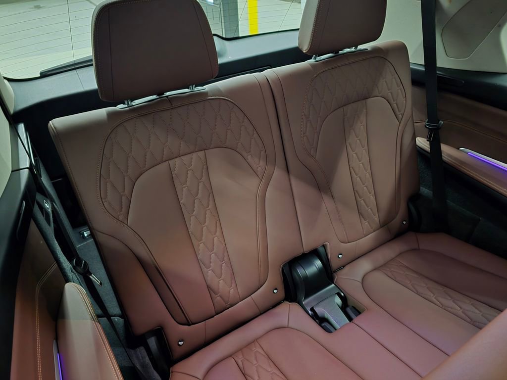 Used 2025 BMW X7 xDrive40i image 38