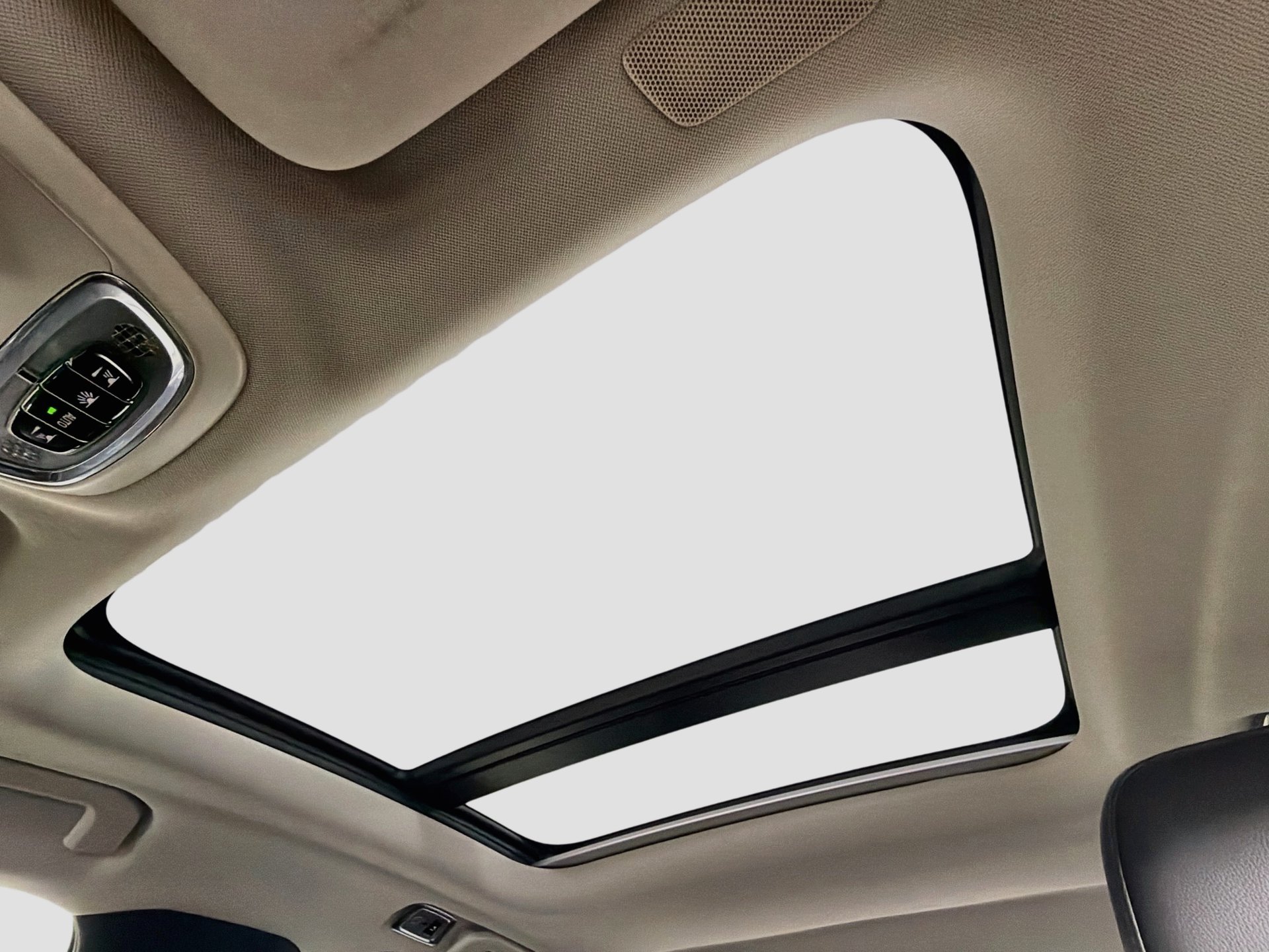 Used 2019 Volvo S60 T5 Momentum w/ Multimedia Package FWD image 22