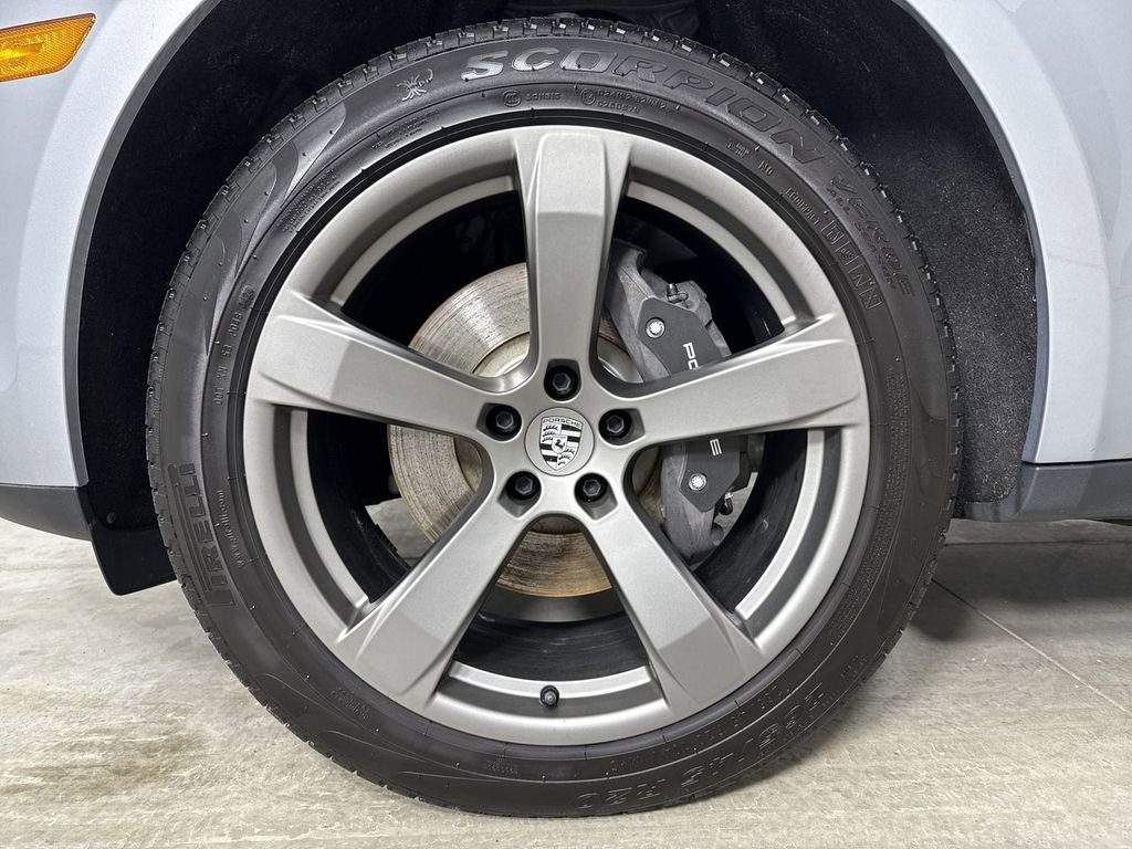 Certified 2025 Porsche Macan image 13