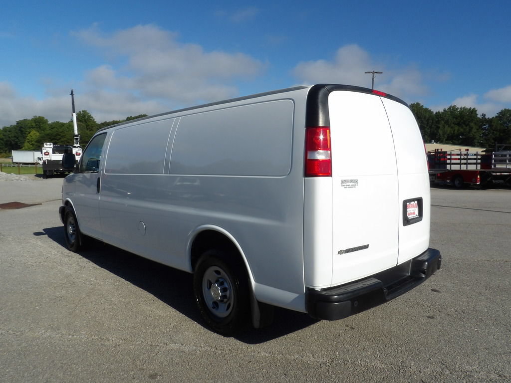Used 2019 Chevrolet Express 3500 Extended w/ Driver Convenience Package RWD image 4