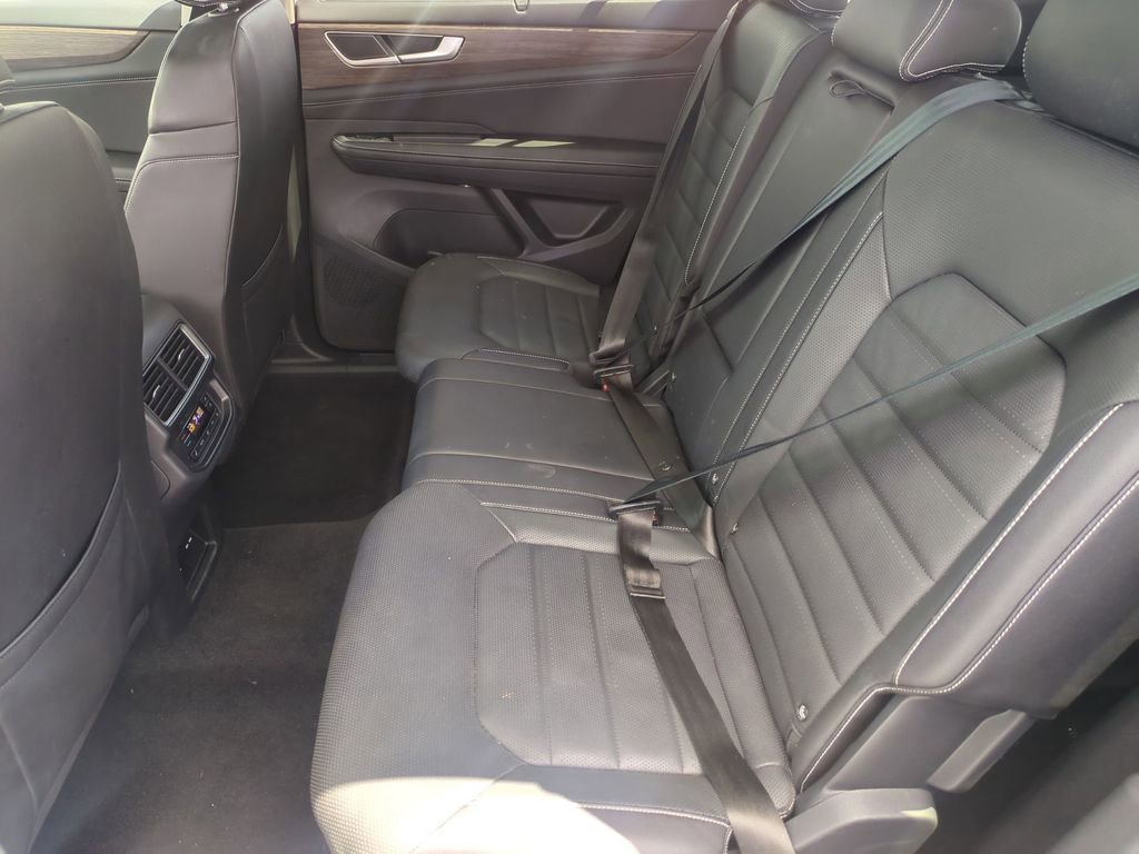 Used 2025 Volkswagen Atlas SEL AWD/4WD image 23