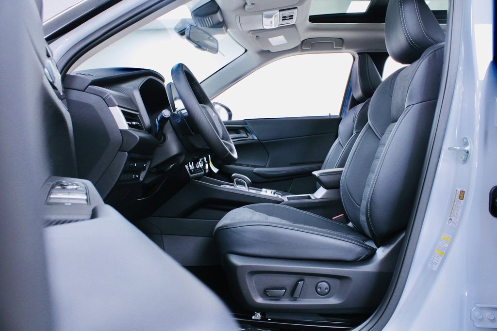 New 2025 Mitsubishi Outlander SE image 7