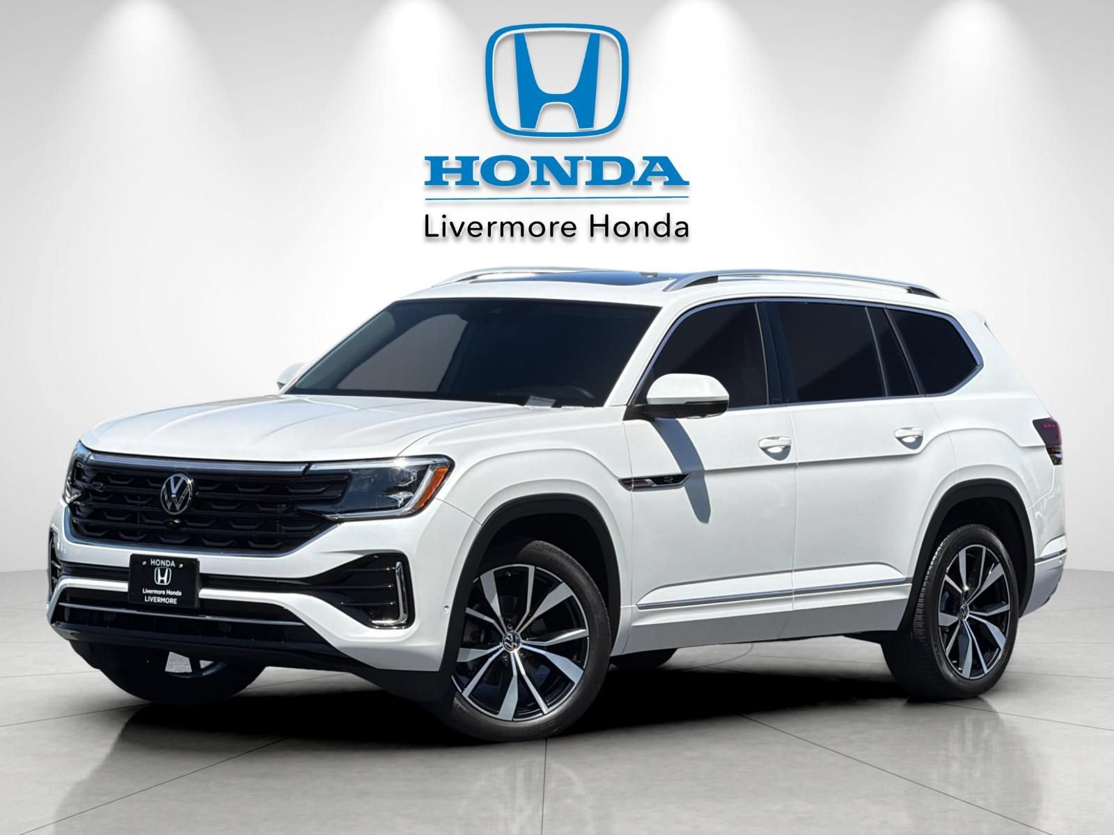 Used 2024 Volkswagen Atlas SEL Premium R-Line AWD/4WD image 2