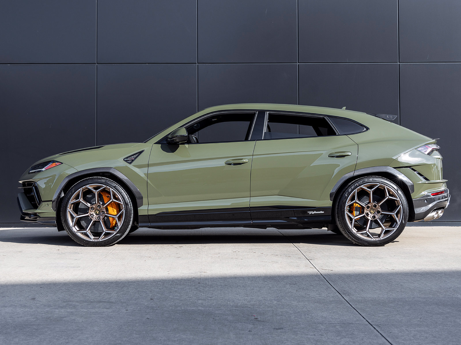 Used 2023 Lamborghini Urus Performante AWD/4WD image 9