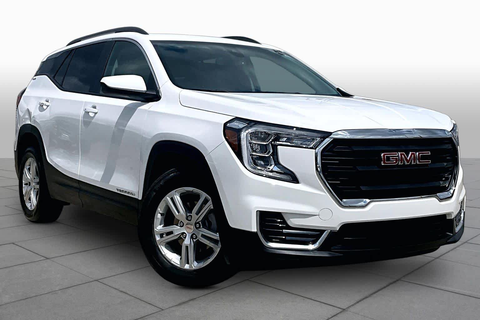 Used 2024 GMC Terrain SLE w/ Driver Convenience Package FWD image 3