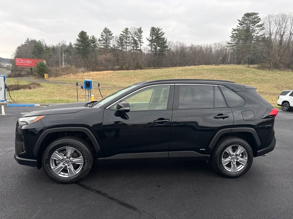 Used 2024 Toyota RAV4 XLE w/ Convenience Package AWD/4WD image 5