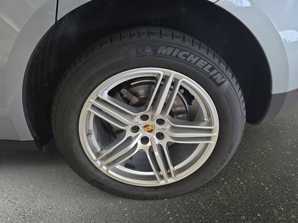 Certified 2021 Porsche Macan S AWD/4WD image 32