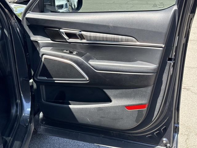 Used 2023 Kia Telluride EX w/ EX Captain's Chair Package FWD image 8