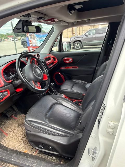 Used 2019 Jeep Renegade Trailhawk AWD/4WD image 8