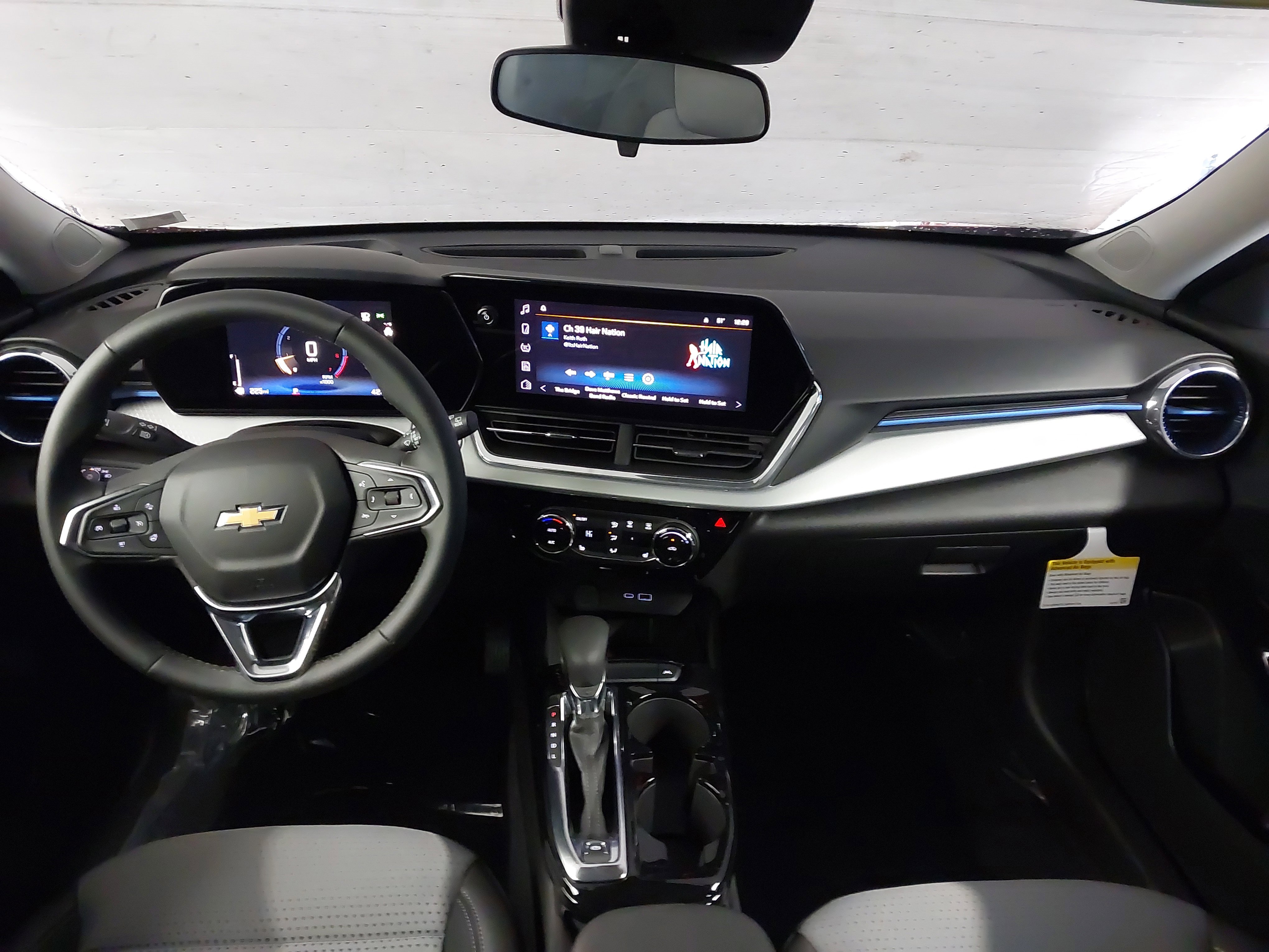 Used 2025 Chevrolet Trax LT w/ Driver Confidence Package FWD image 5