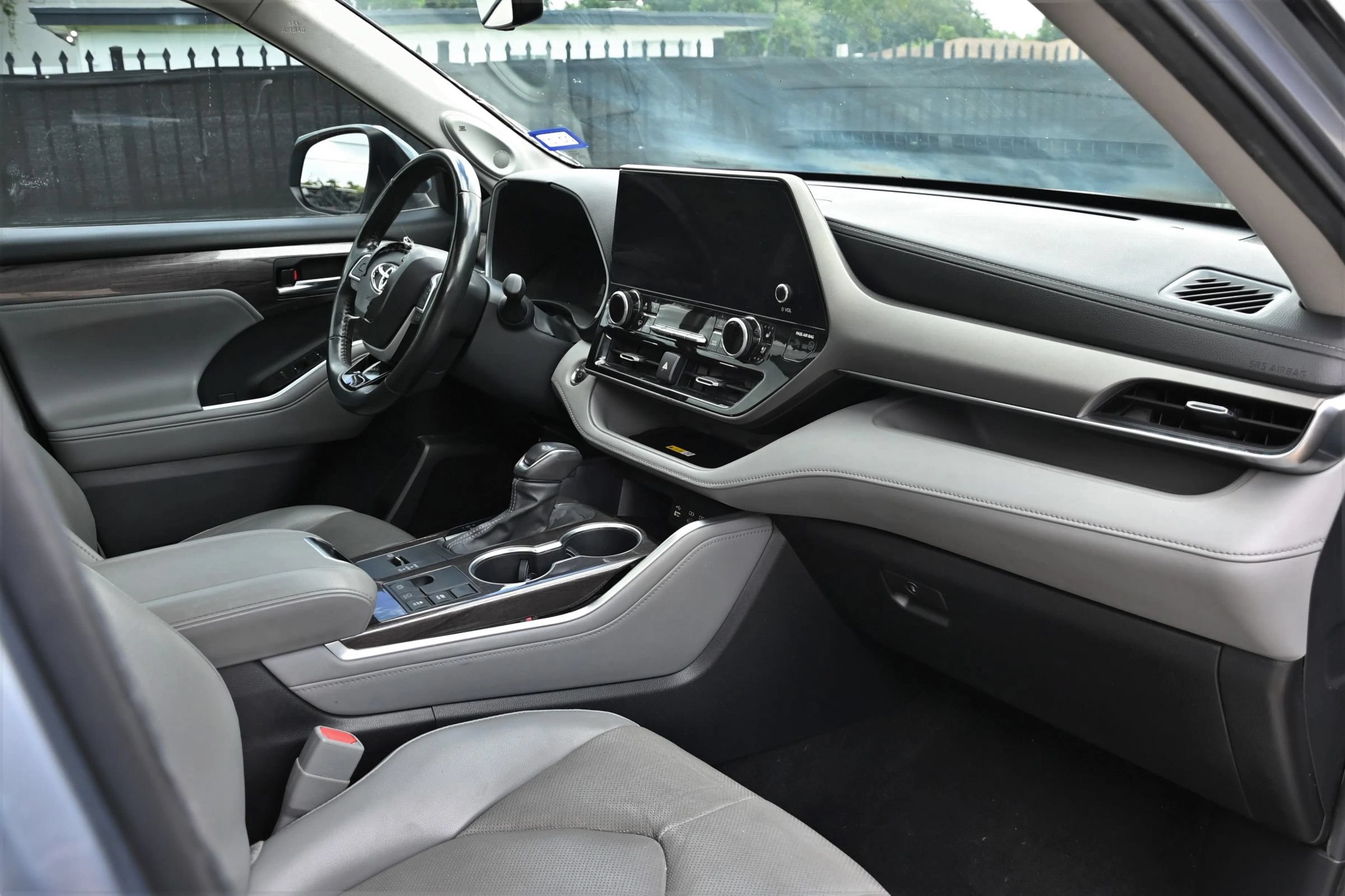 Used 2023 Toyota Highlander Limited FWD image 13