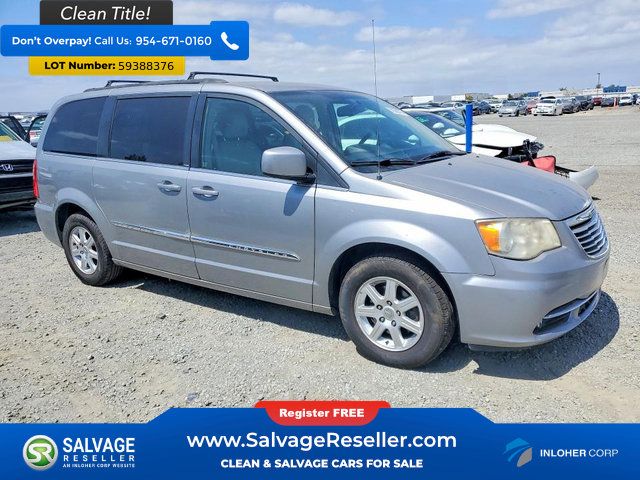 Used 2013 Chrysler Town & Country Touring FWD image 5