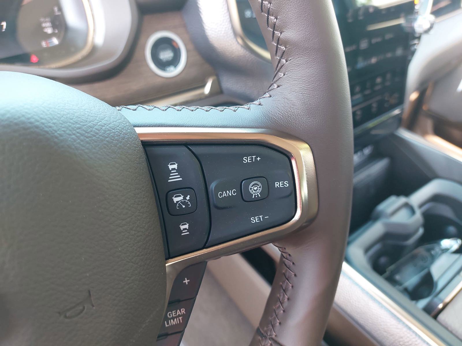 New 2025 RAM 1500 Limited AWD/4WD image 18