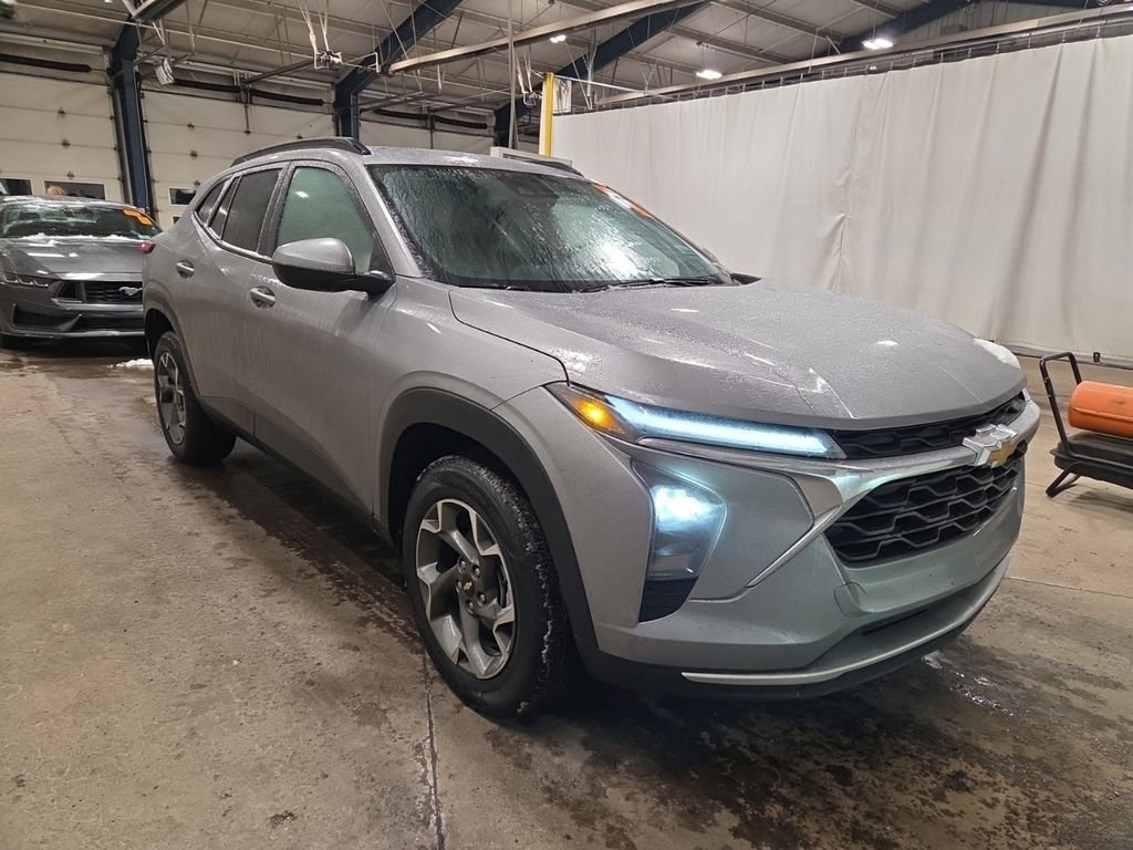 Used 2026 Chevrolet Trax LT image 3