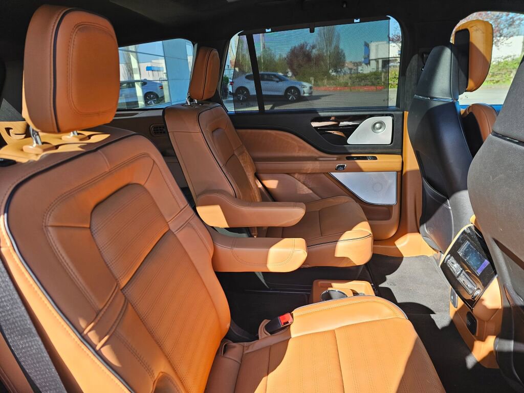 Used 2023 Lincoln Aviator Black Label Grand Touring w/ Class IV Trailer Tow Package image 16