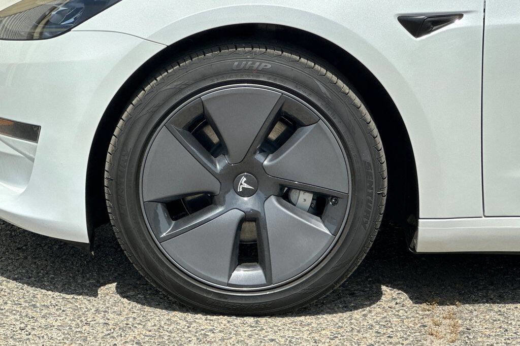 Used 2023 Tesla Model 3 Standard Range image 22