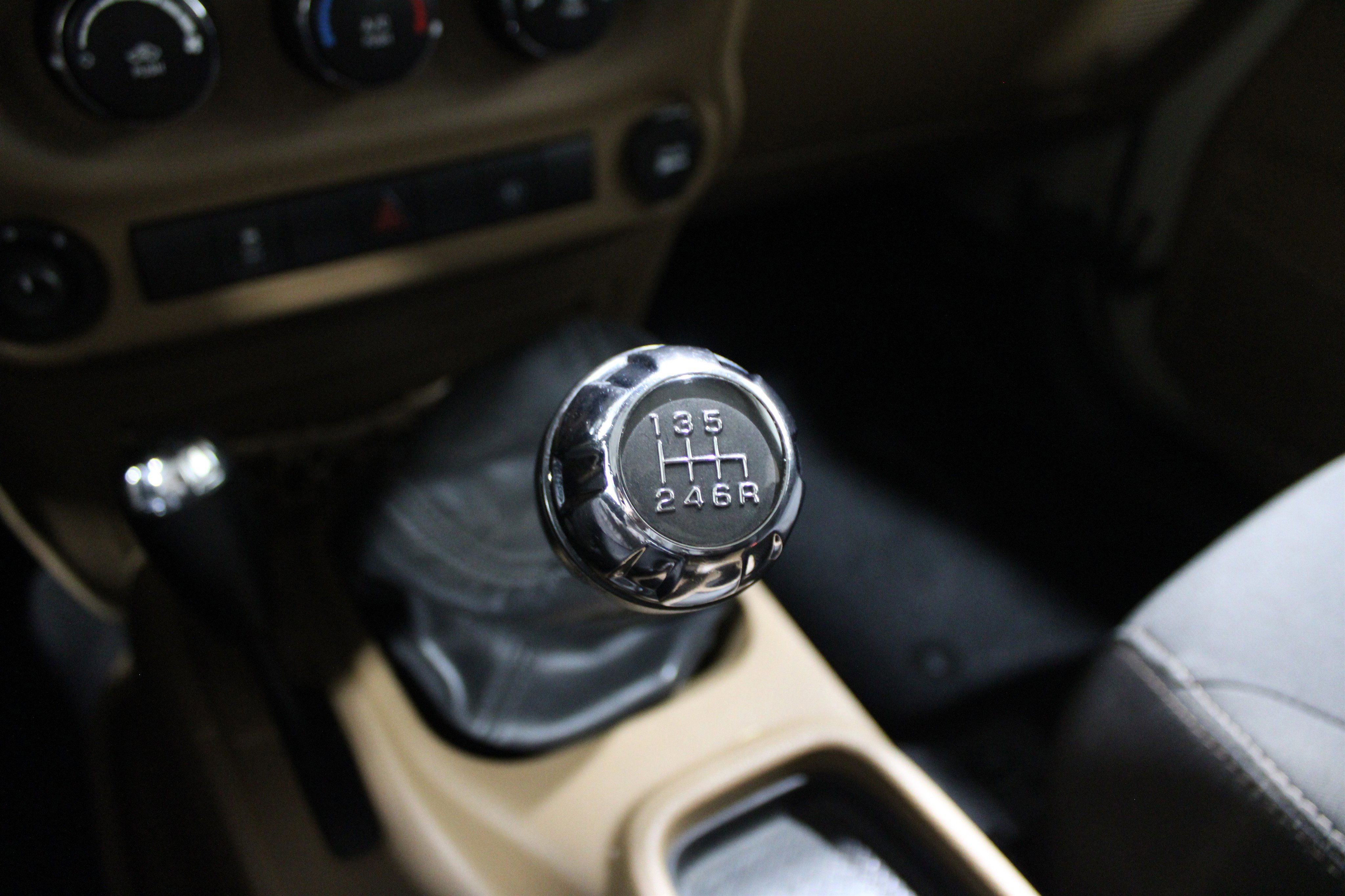 Used 2018 Jeep Wrangler Unlimited Sahara image 12