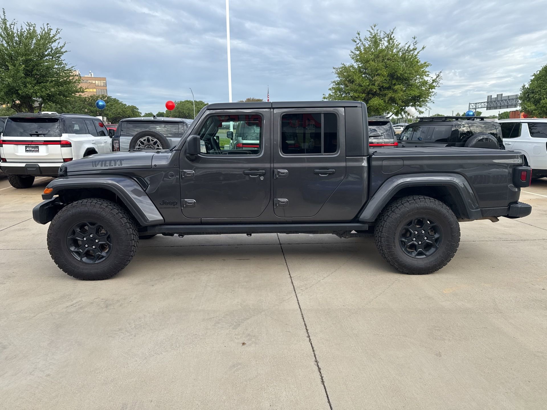 Used 2023 Jeep Gladiator Willys image 3