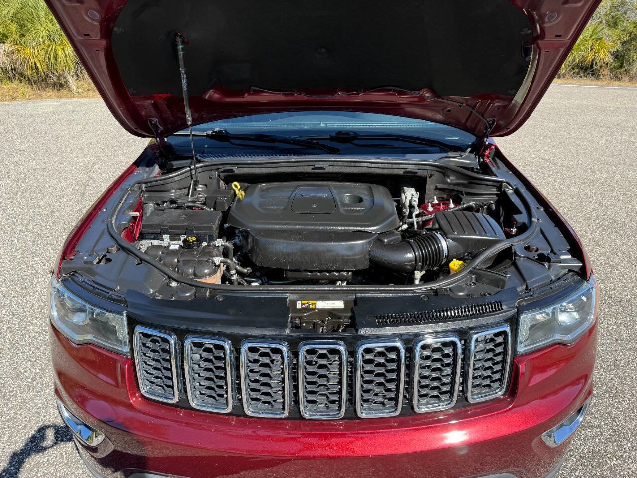 Used 2019 Jeep Grand Cherokee Laredo image 26