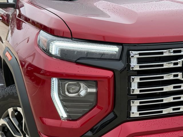 Used 2024 GMC Canyon Denali image 3