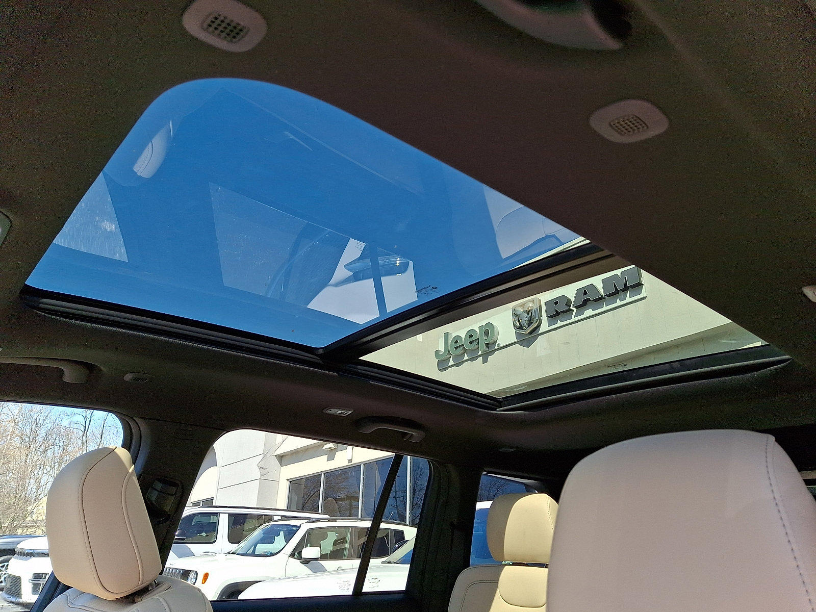 New 2026 Jeep Grand Cherokee Limited w/ Trailer Tow Package image 10