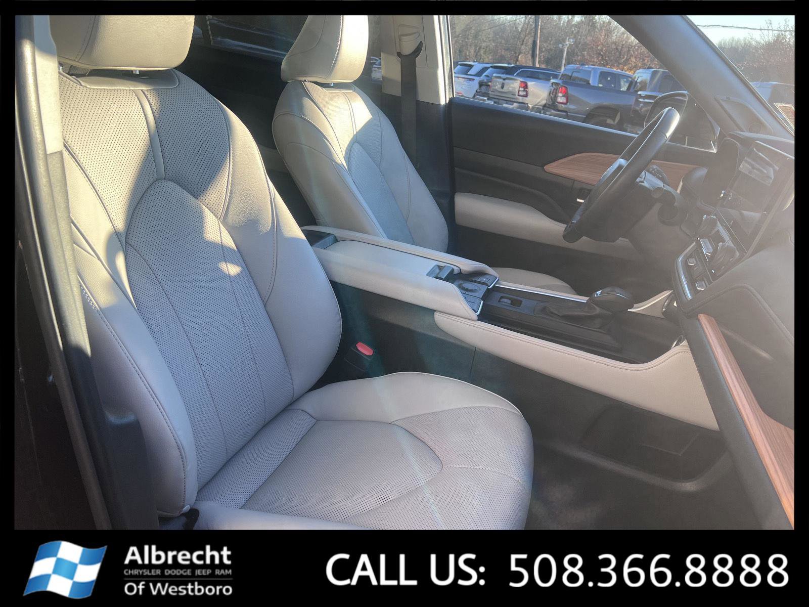 Used 2024 Toyota Grand Highlander Limited image 23