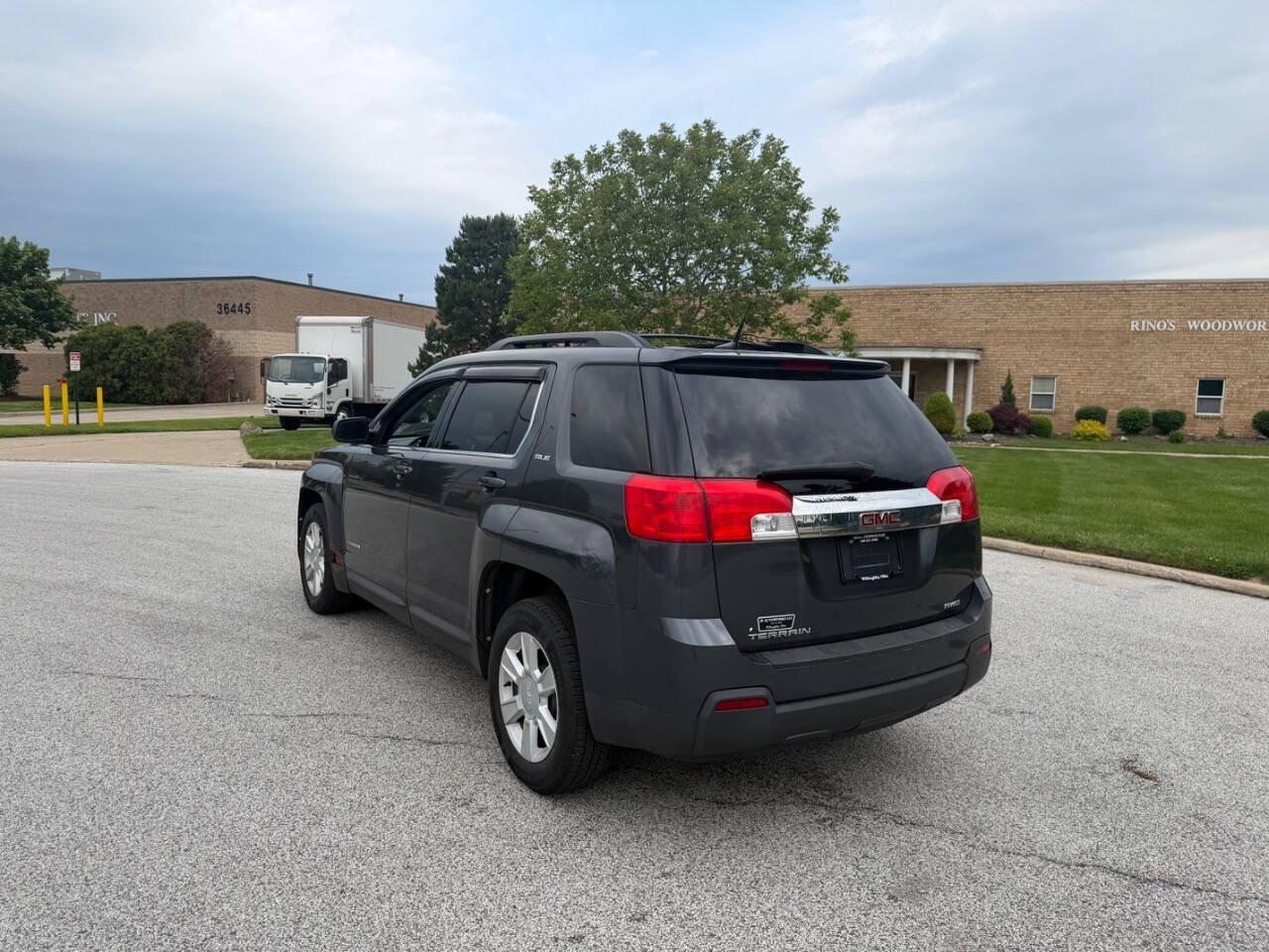 Used 2010 GMC Terrain SLE w/ Convenience Package AWD/4WD image 3