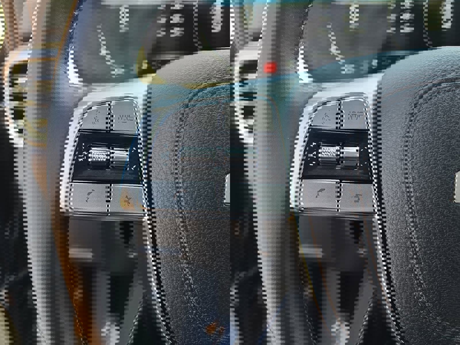 Used 2024 Kia Telluride SX w/ Towing Package image 19