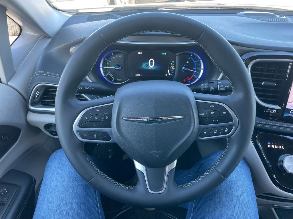 Used 2024 Chrysler Pacifica Select image 25