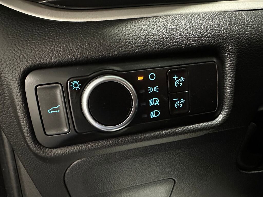 Used 2023 Ford Explorer XLT image 15