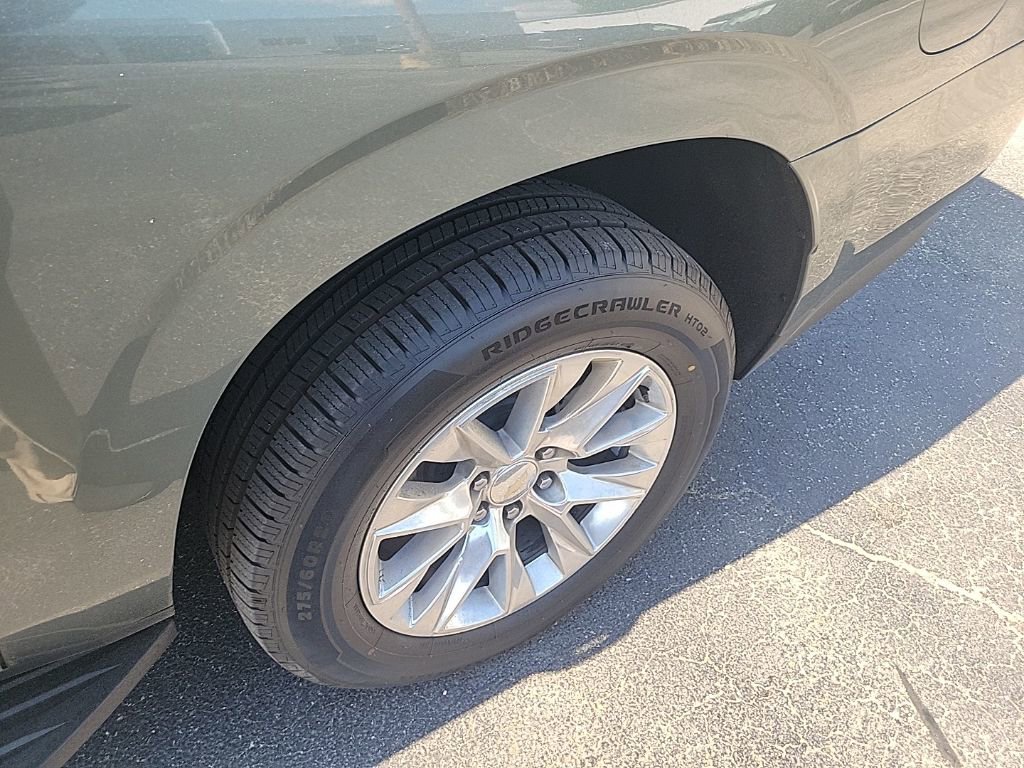 Used 2023 Chevrolet Suburban Premier RWD image 17