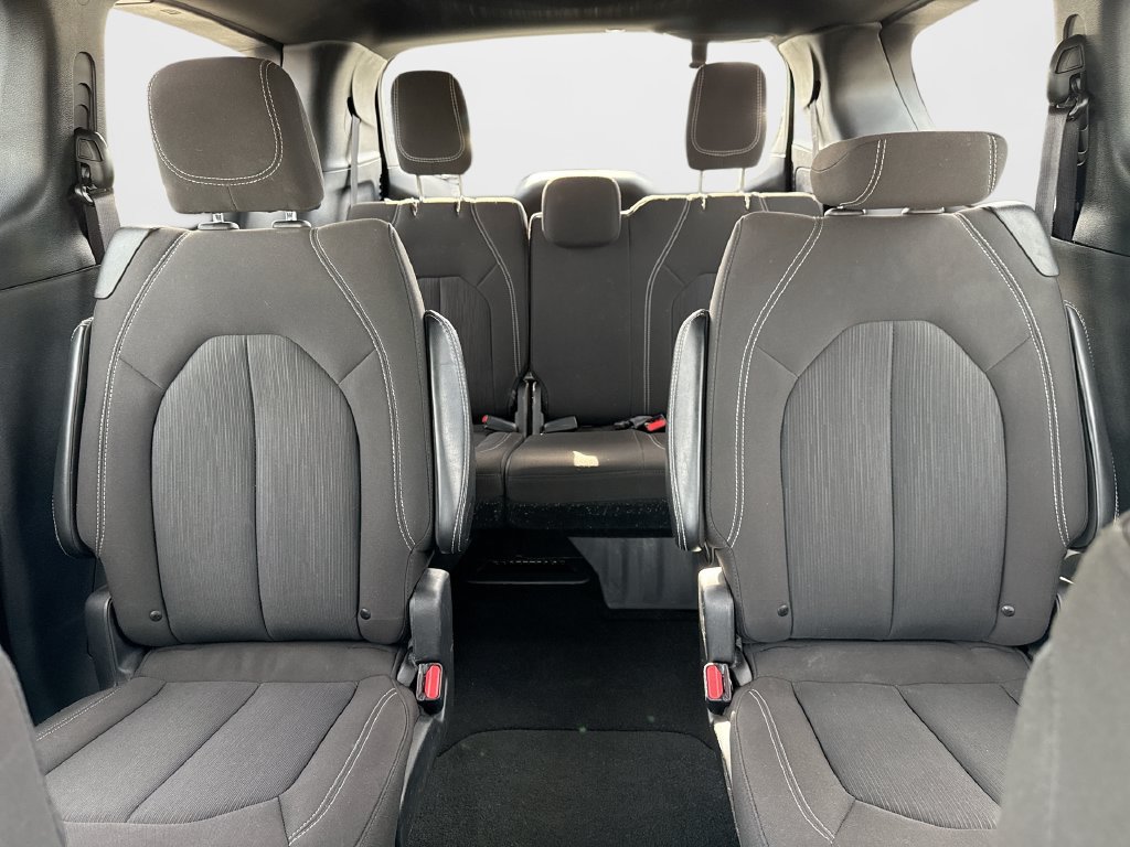 Used 2024 Chrysler Pacifica Touring FWD image 37