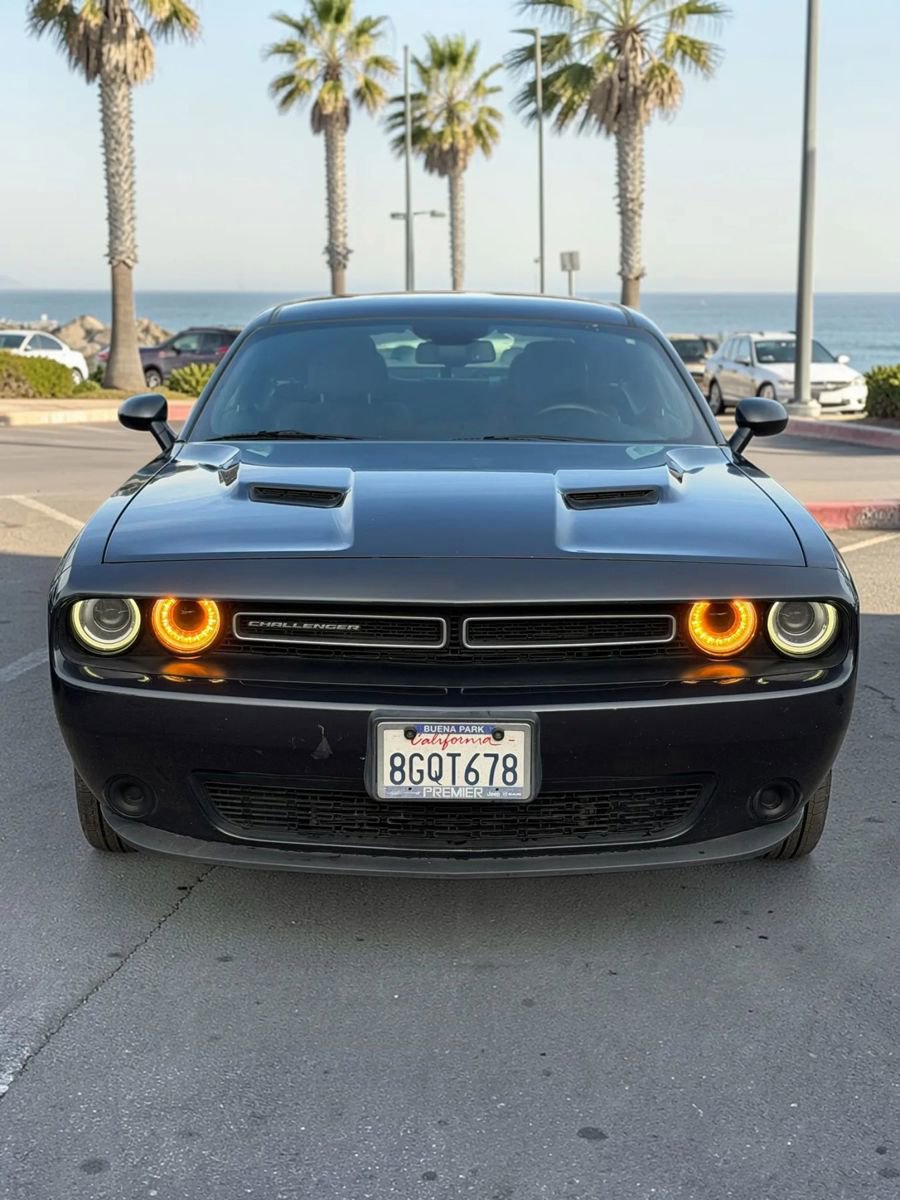 Used 2017 Dodge Challenger SXT RWD image 3