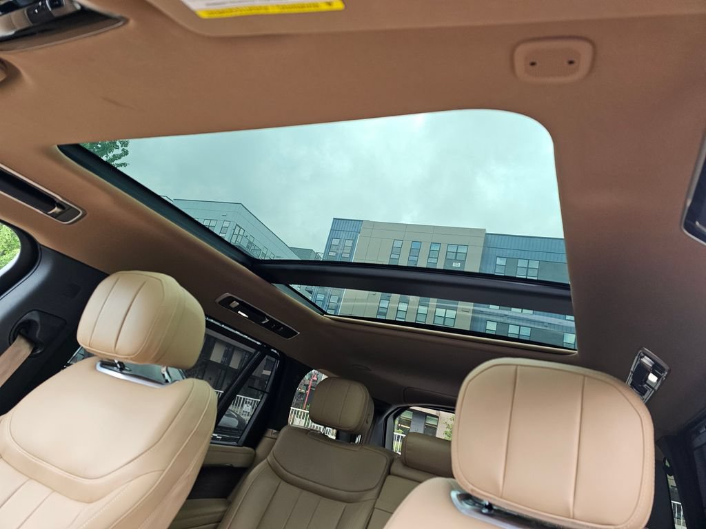 Used 2023 Land Rover Range Rover Long Wheelbase SE AWD/4WD image 10