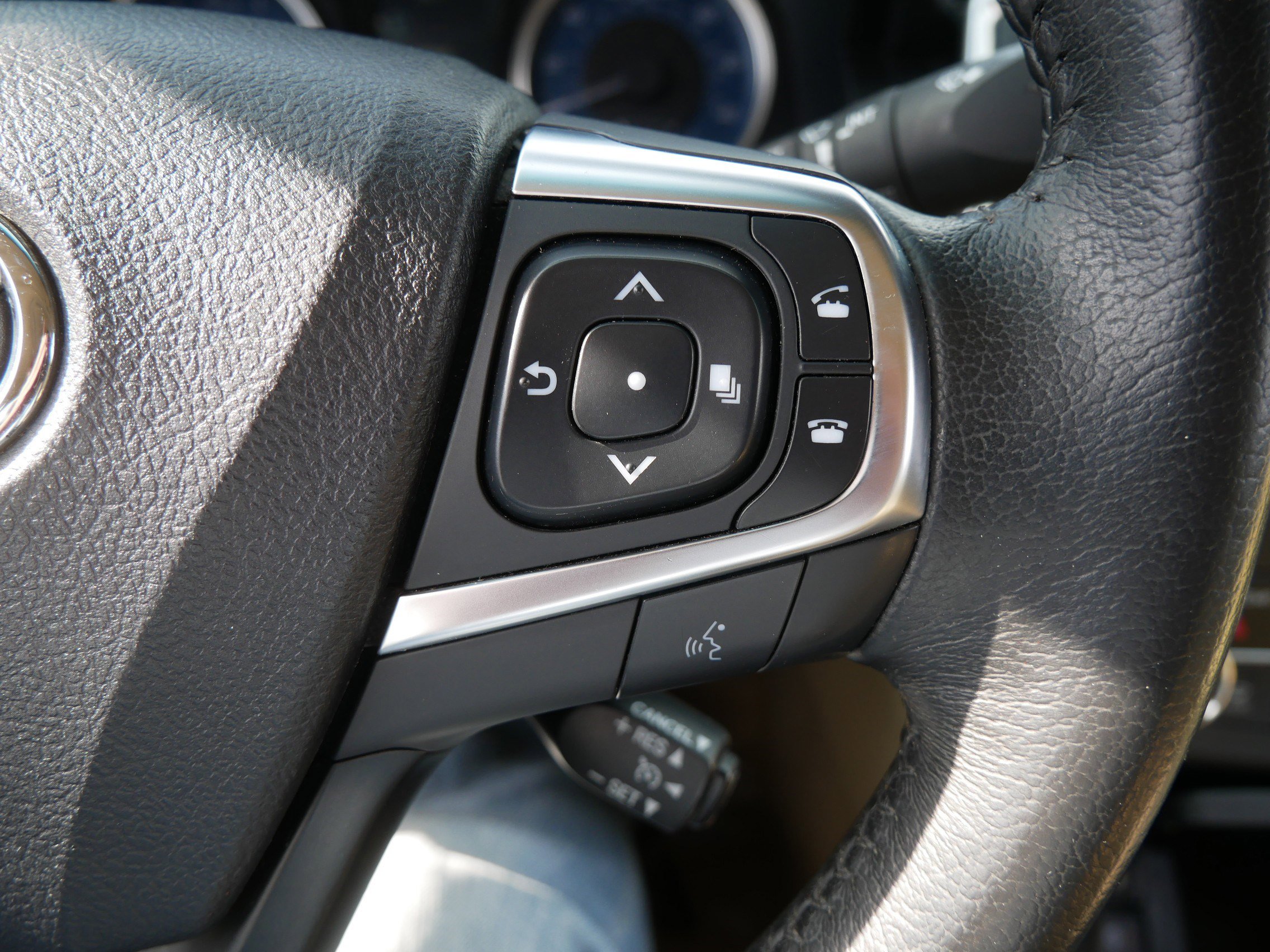 Used 2015 Toyota Camry XLE w/ Moonroof Package image 28