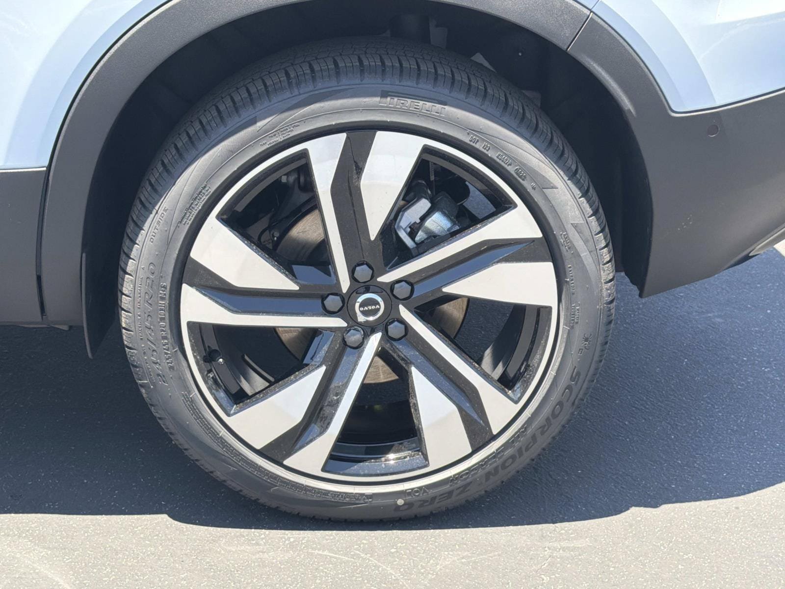 New 2026 Volvo XC40 B5 Plus w/ Protection Package Premier AWD/4WD image 23