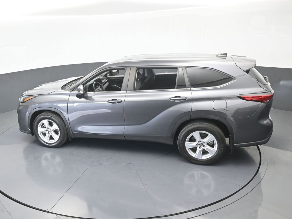 Used 2023 Toyota Highlander LE image 52