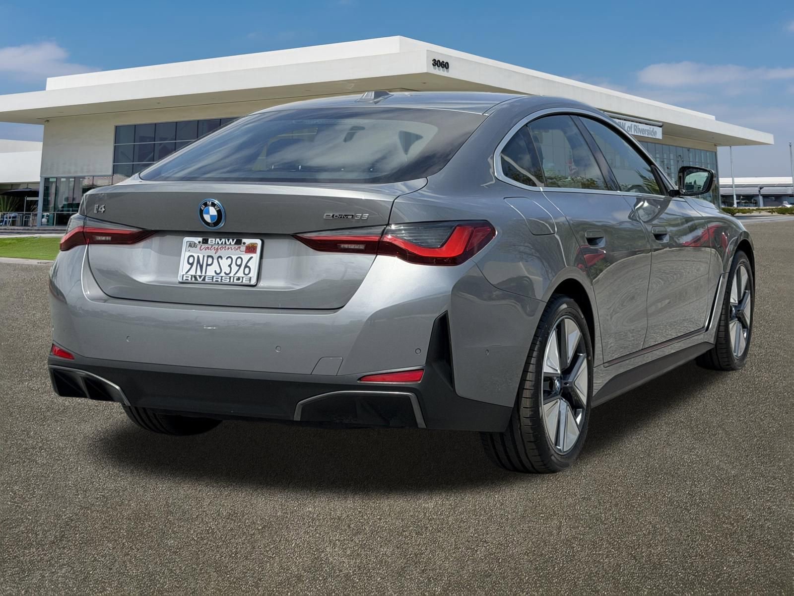 Certified 2024 BMW i4 eDrive35 w/ Parking Assistance Package RWD image 10