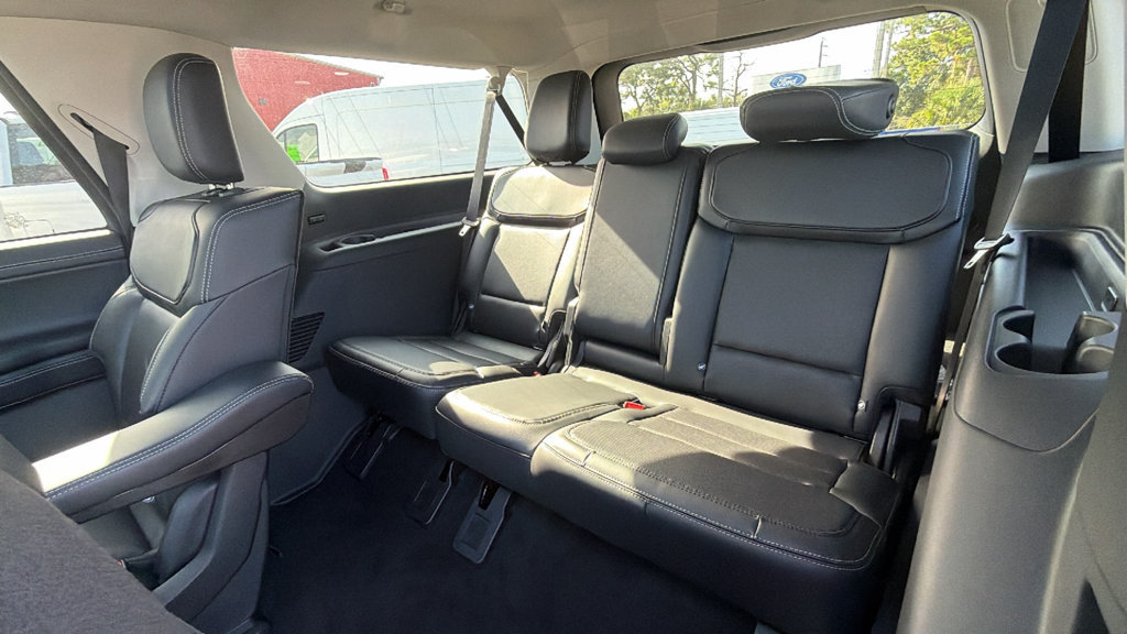 New 2027 Ford Expedition Max Platinum w/ Driver's Package RWD image 28
