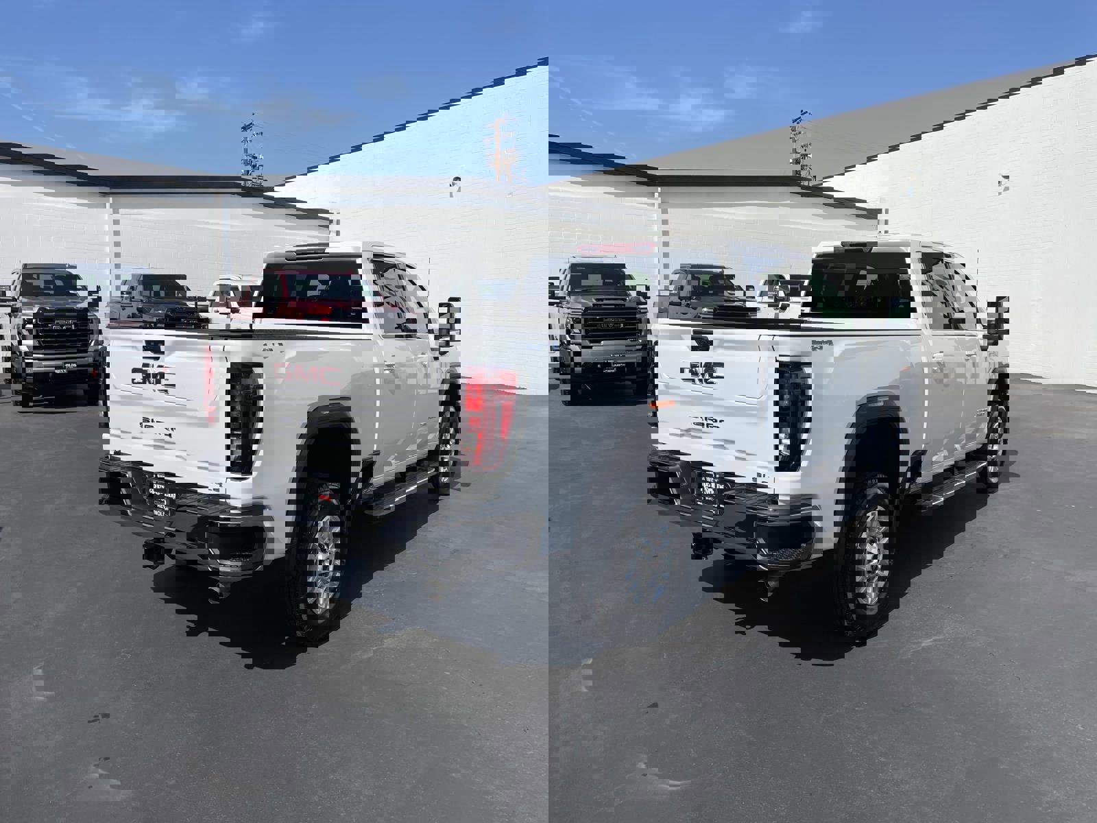 New 2026 GMC Sierra 2500 SLE w/ SLE Value Package; image 6