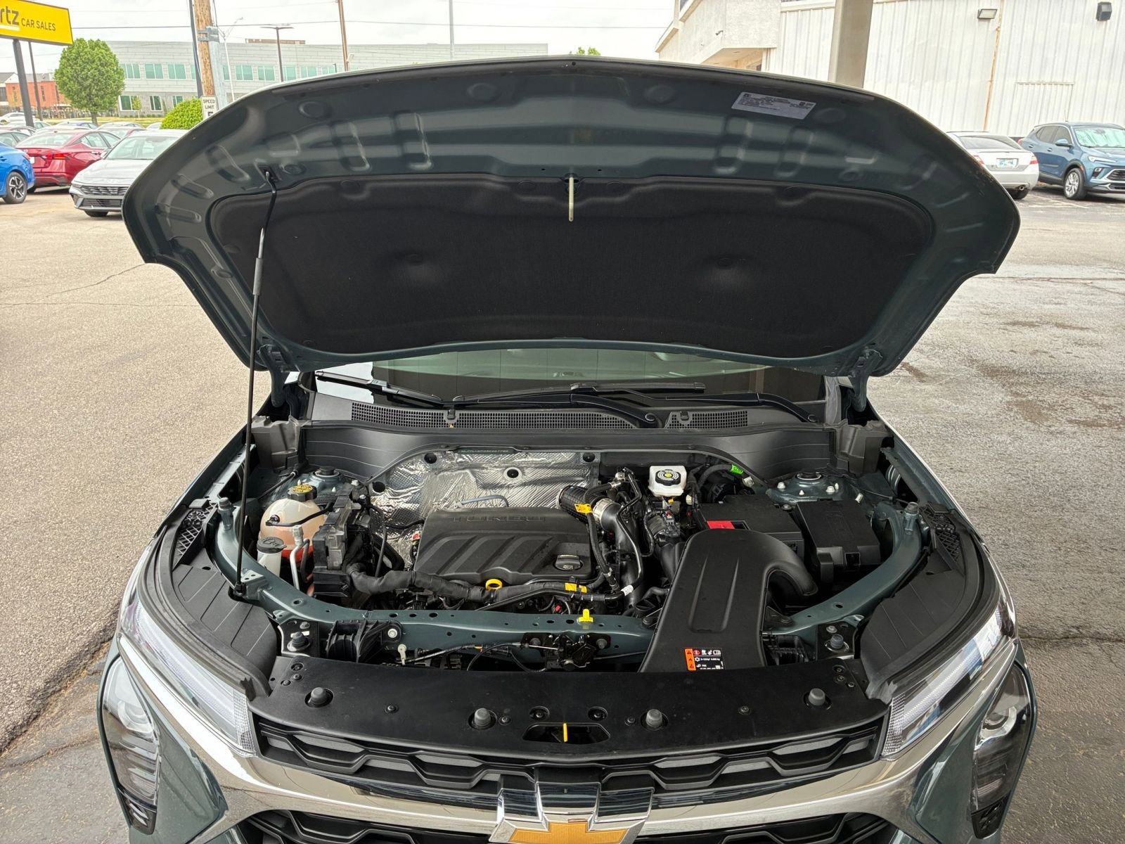 Used 2025 Chevrolet Trax LT w/ LT Convenience Package FWD image 31