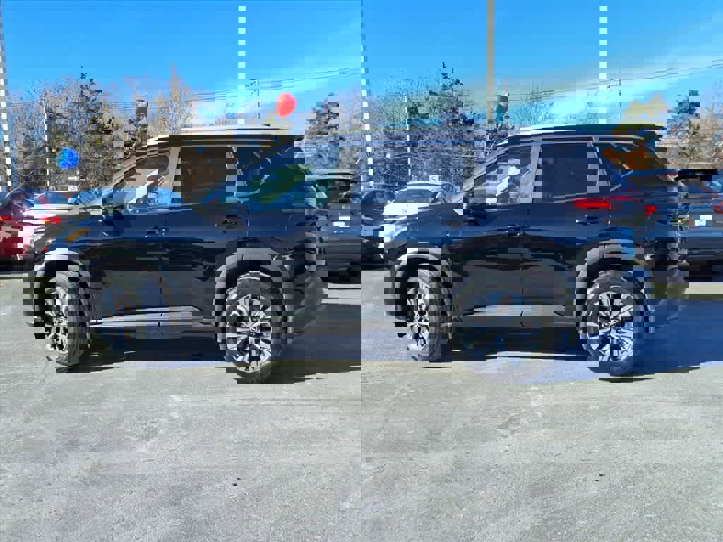 Certified 2023 Nissan Rogue SV w/ SV Premium Package image 8