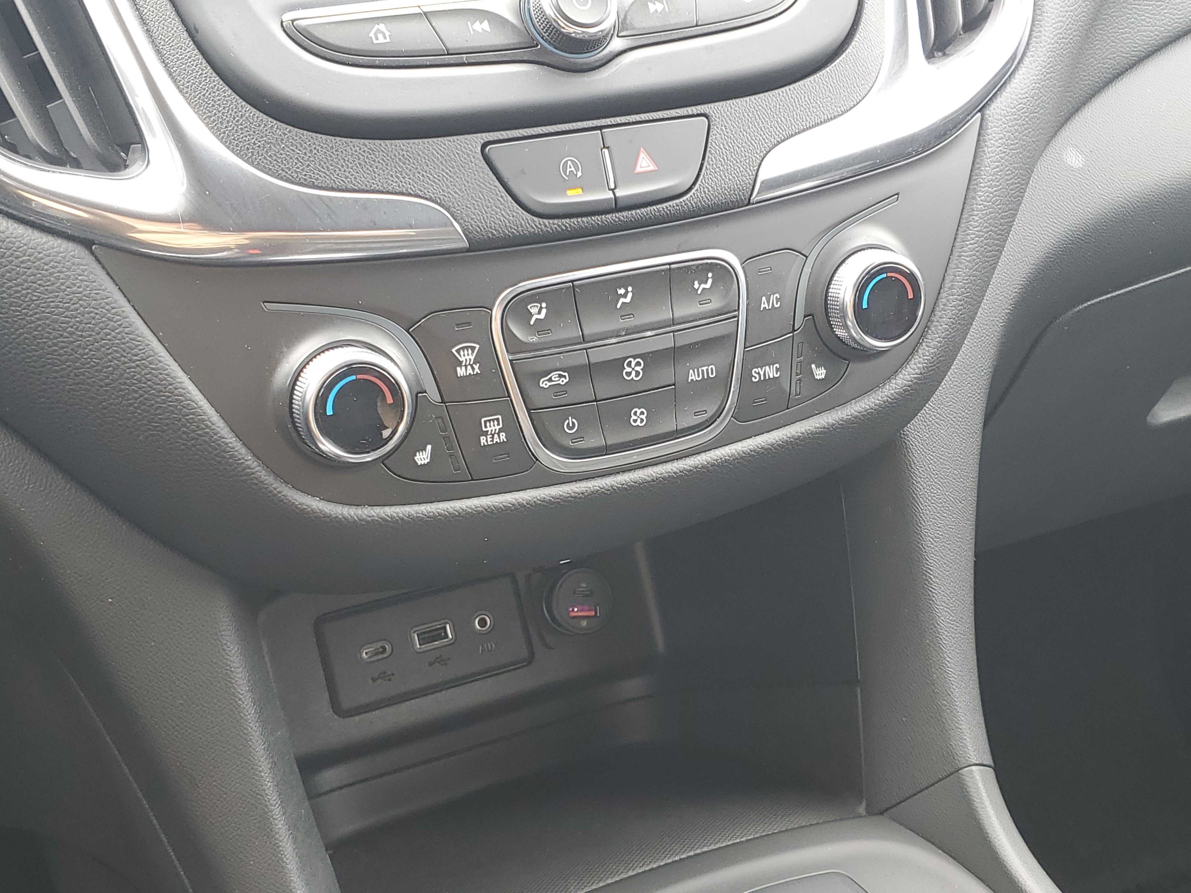 Used 2022 Chevrolet Equinox LT FWD image 18