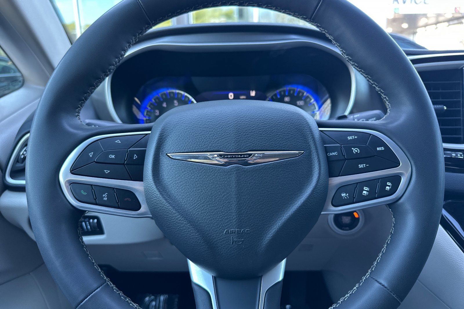 Used 2023 Chrysler Pacifica Touring-L image 24