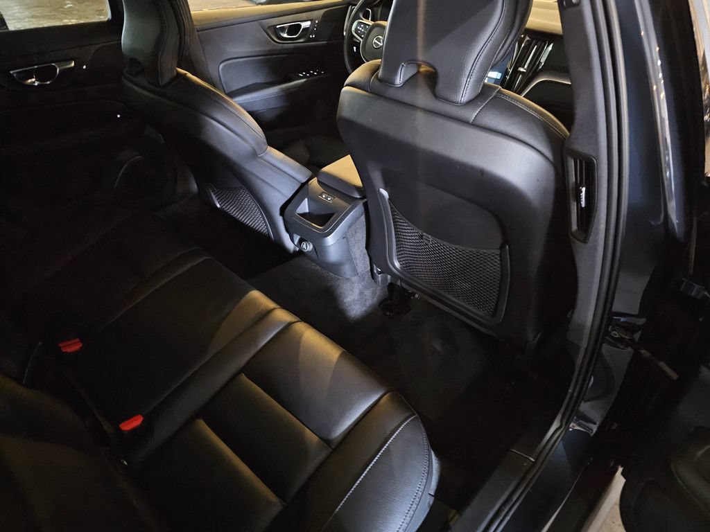 Used 2020 Volvo V60 T5 Cross Country AWD/4WD image 9