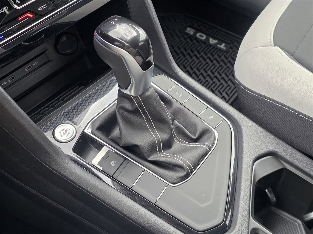 New 2026 Volkswagen Taos SE image 15