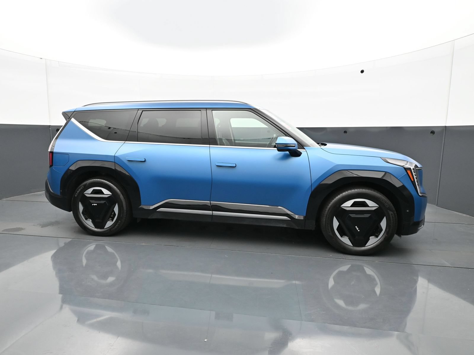 Used 2024 Kia EV9 Land w/ Towing Package AWD/4WD image 8