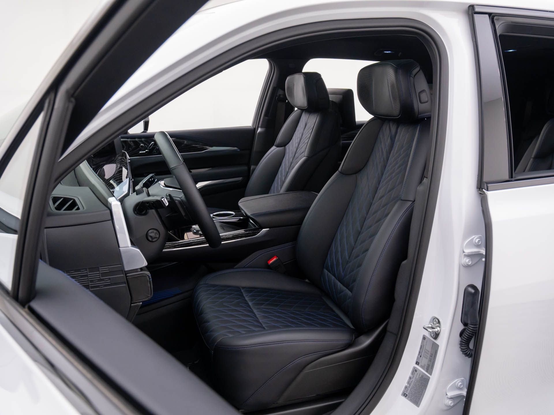 New 2025 Cadillac Escalade IQ Sport 1 w/ LPO, ONYX Package image 10