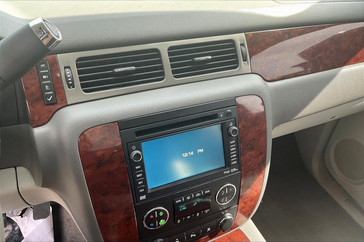 Used 2011 Chevrolet Tahoe LTZ AWD/4WD image 9
