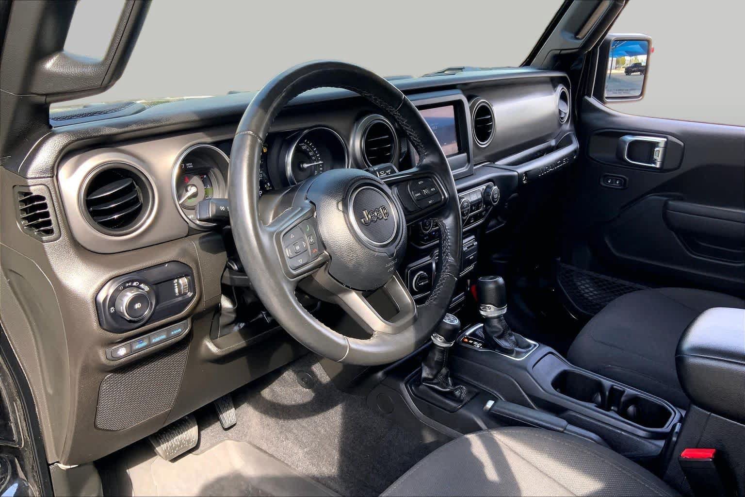 Used 2023 Jeep Wrangler Unlimited w/ Cold Weather Group AWD/4WD image 18